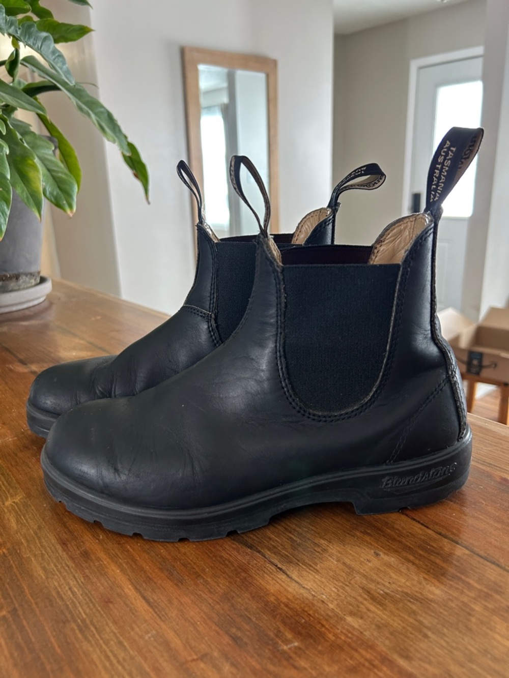 Blundstone Black Chelsea Boots Leather Pull On Lug Sole Unisex